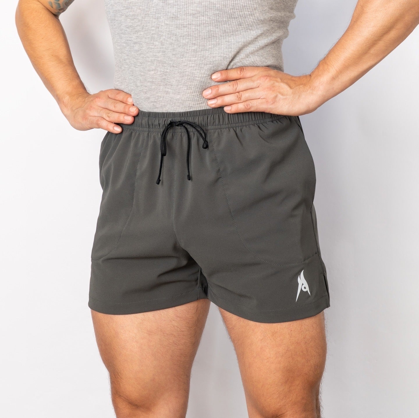 Pantaloneta Deportiva 5'' Unicolor GRIS
