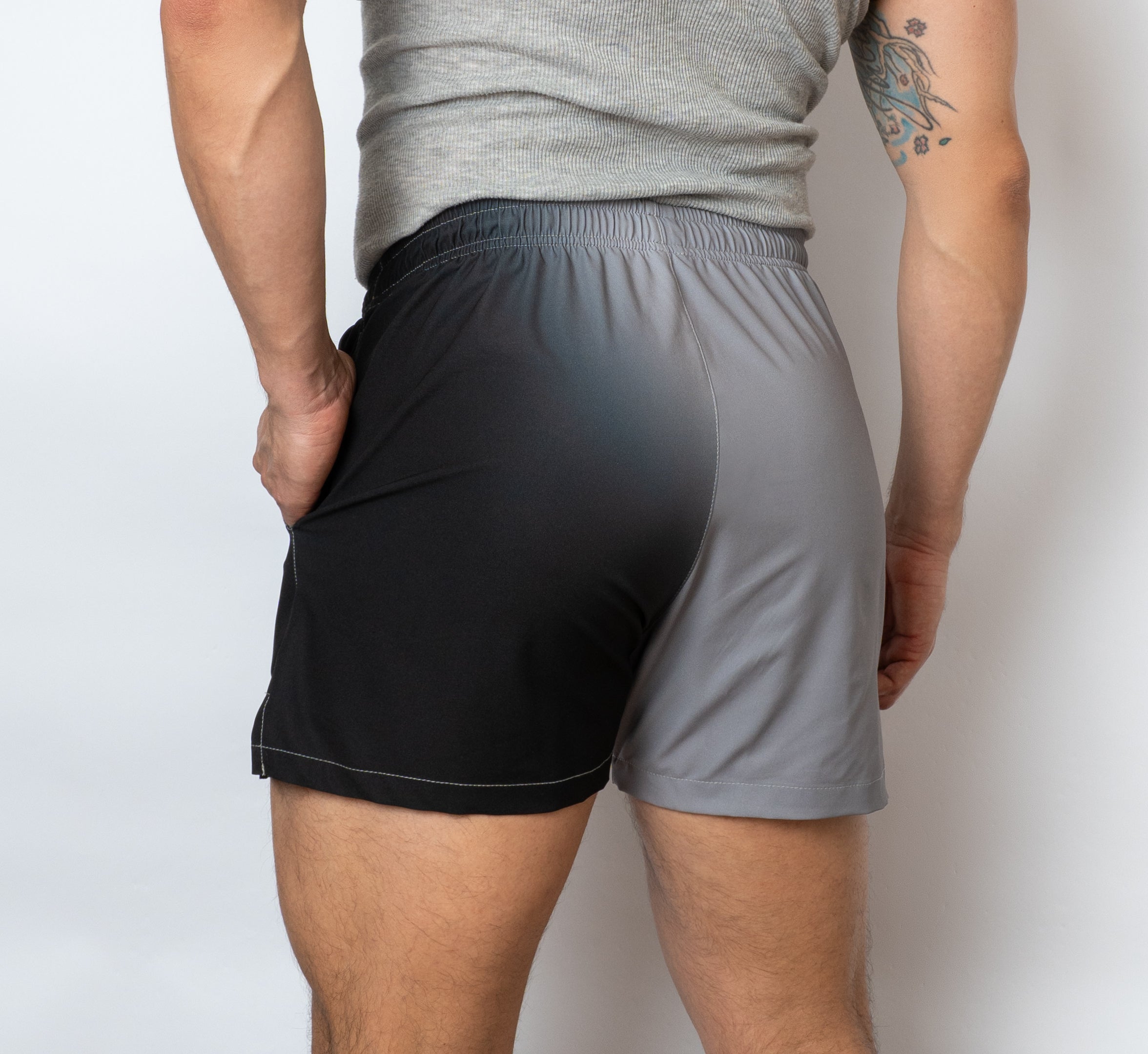 Pantaloneta Deportiva 5'' Estampada NEGRO/GRIS